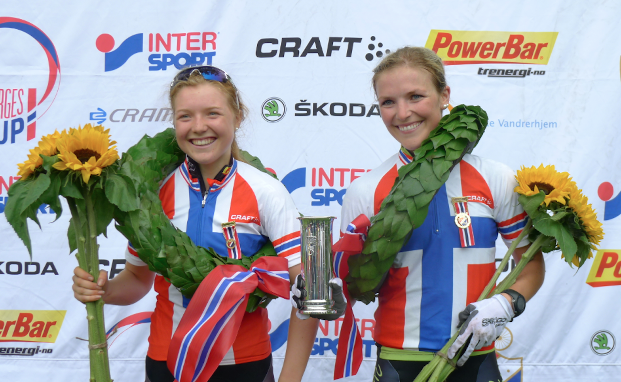 GULLJENTER: Henriette Handal tok juniorgullet, mens Heidi Rosaasen Sandstø satt de eldre jentene på plass, og fikk samtidig med seg den aller første kongepokalen i kvinneklassen. Foto: Karianne Haga GULLJENTER: Henriette Handal tok juniorgullet, mens Heidi Rosaasen Sandstø satt de eldre jentene på plass, og fikk samtidig med seg den aller første kongepokalen i kvinneklassen. Foto: Karianne Haga