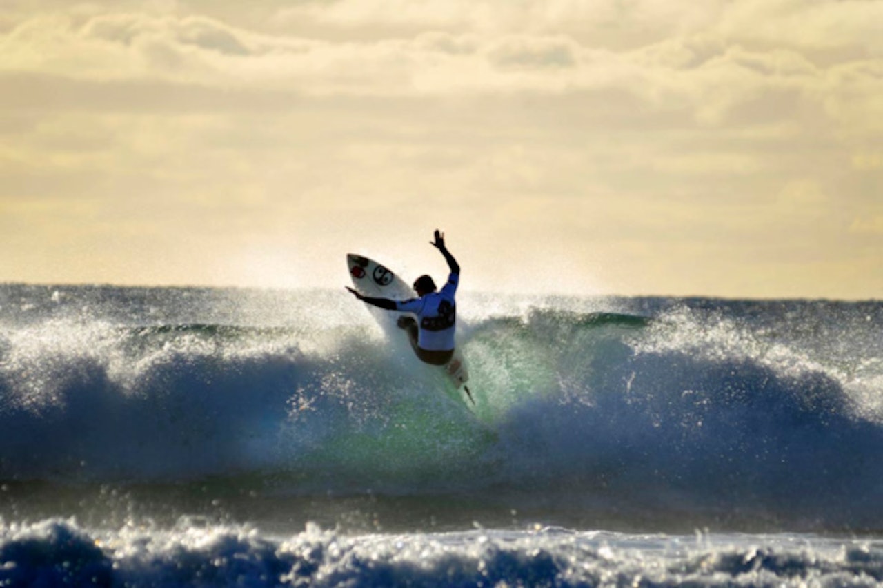VINNER: Vinneren av både konkurransen og jentene på stranda ble australske Daniel Johnson. Foto: Brage Smith VINNER: Vinneren av både konkurransen og jentene på stranda ble australske Daniel Johnson. Foto: Brage Smith