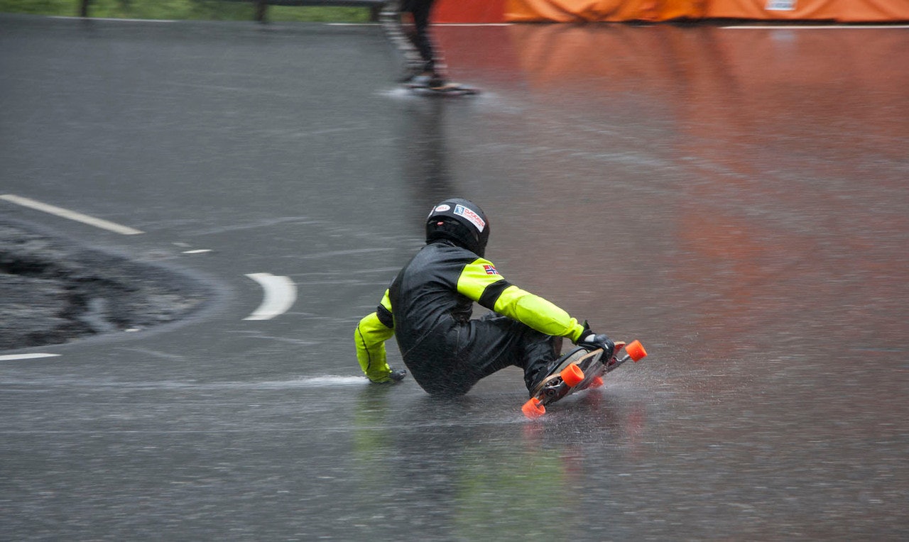 VÅTT: Regnet stoppet ikke longboarderne som hadde første treningsdag på Skjervet idag. Foto: Elin Fjelldal VÅTT: Regnet stoppet ikke longboarderne som hadde første treningsdag på Skjervet idag. Foto: Elin Fjelldal