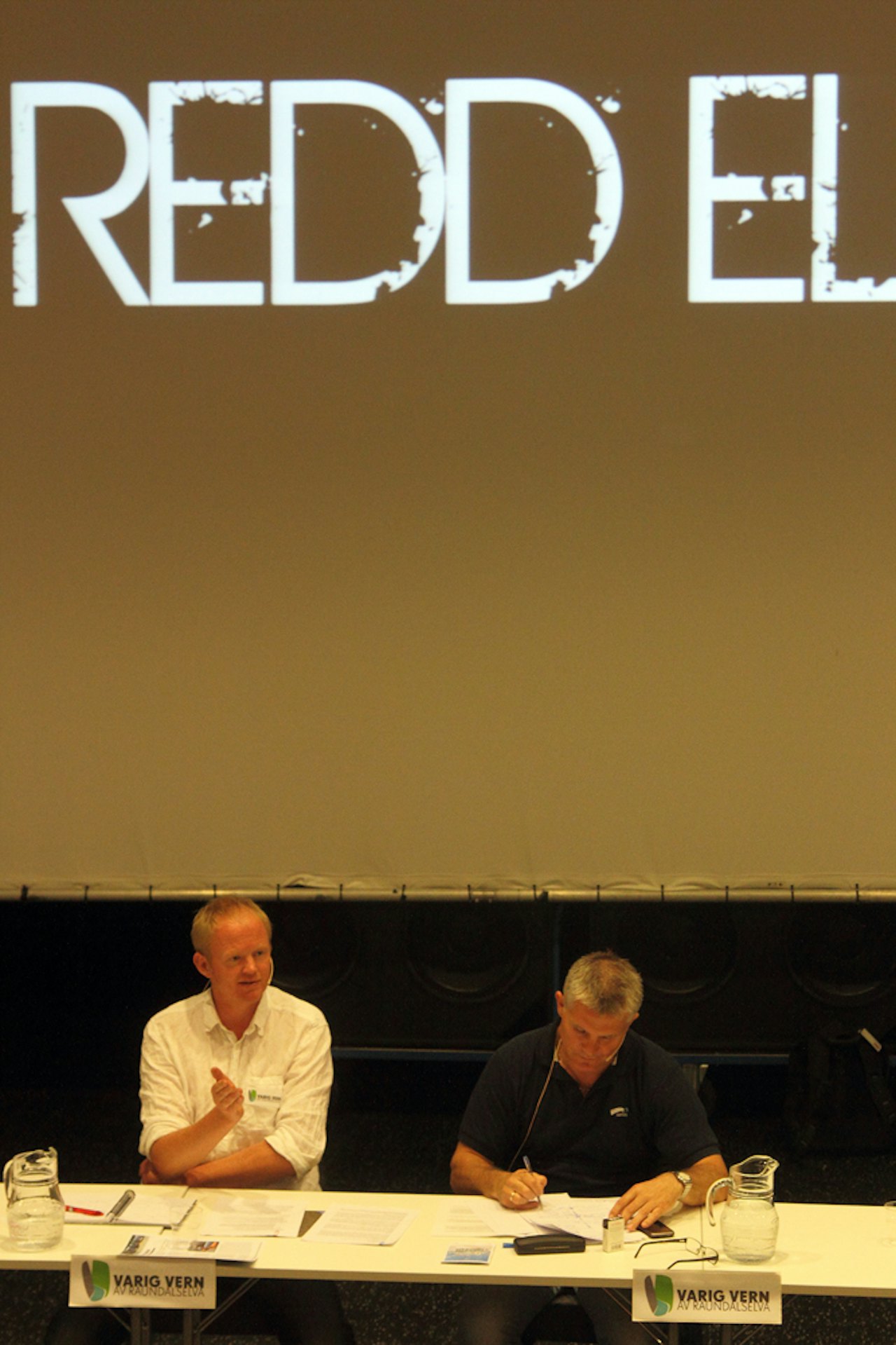 DEBATTANTER: Leder i Norges naturvernforbund, Lars Haltbrekken (til venstre) og stortingspolitiker og medlem av energi- og miljøkomiteen, Bjørn Lødemel. DEBATTANTER: Leder i Norges naturvernforbund, Lars Haltbrekken (til venstre) og stortingspolitiker og medlem av energi- og miljøkomiteen, Bjørn Lødemel.