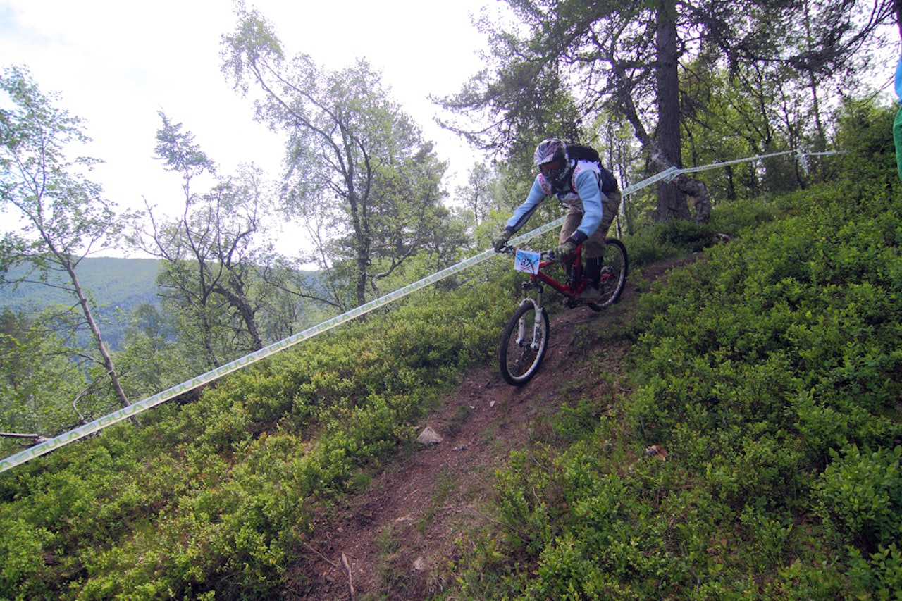 SINGLETRACK: Fin sti og tørt føre under gjennomkjøringa i dag. Ifølge værmeldinga blir det verre i morgen! Foto: Tore Meirik SINGLETRACK: Fin sti og tørt føre under gjennomkjøringa i dag. Ifølge værmeldinga blir det verre i morgen! Foto: Tore Meirik