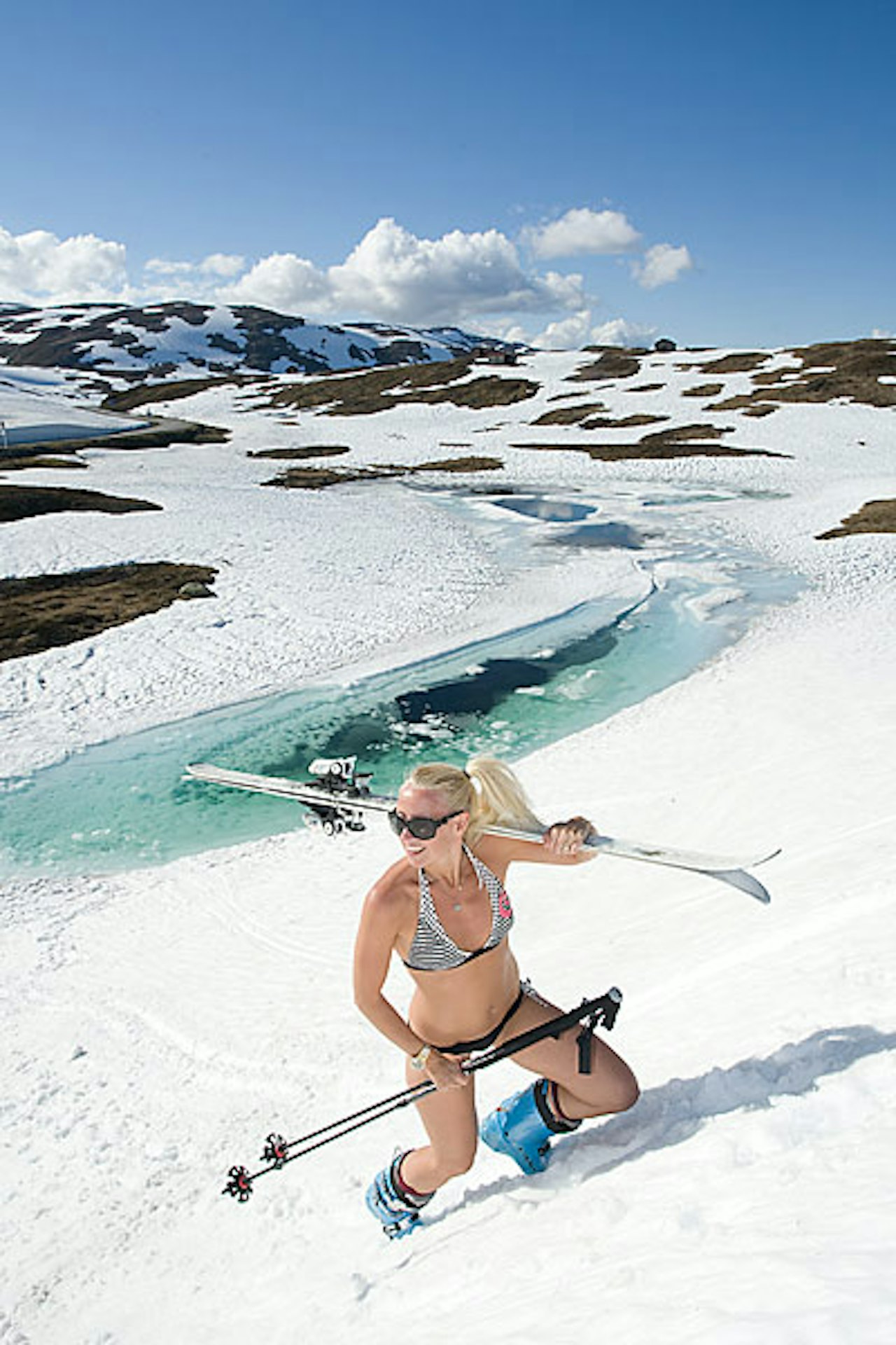 SOMMER: Friflyt.no fikk tilsendt en rekke ski-i-bikinibilder fra Ekstremsportveko, og i dette tilfellet mener vi et av dem passet fint å bruke. 