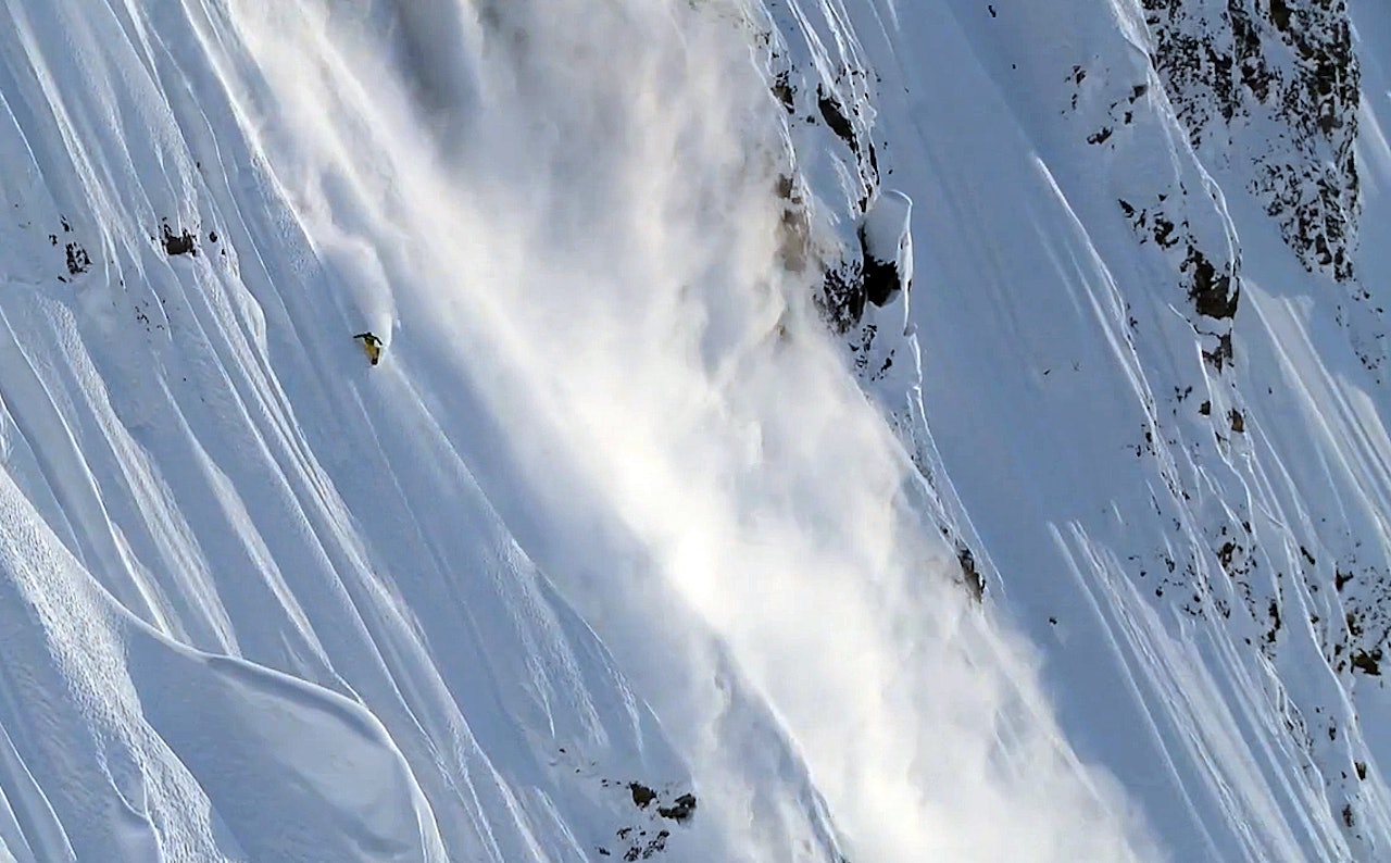 DRAMATISK: Det skorter ikke på dramatikk og hissig snowboardkjøring når Xavier de le Rue bryter seg på. DRAMATISK: Det skorter ikke på dramatikk og hissig snowboardkjøring når Xavier de le Rue bryter seg på.