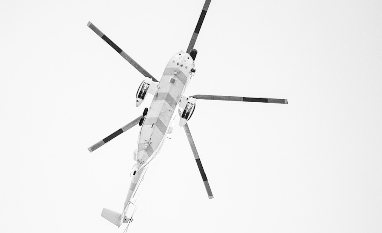 TIDKREVENDE: Fallskjemulykken i Simadalen skjedde i 16-tiden, men amerikaneren ble ikke hentet ut av Sea King-helikopteret før halv åtte i kveld. Bilde: Christian Nerdrum TIDKREVENDE: Fallskjemulykken i Simadalen skjedde i 16-tiden, men amerikaneren ble ikke hentet ut av Sea King-helikopteret før halv åtte i kveld. Bilde: Christian Nerdrum