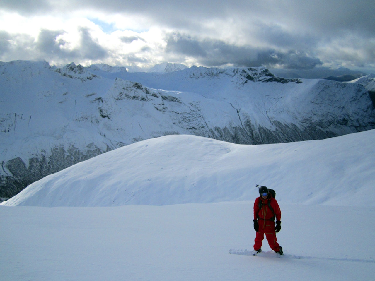 SUNNMØRE LEVERER: Håvard Nesse nyter pudder tidlig i oktober! Foto: Tollak Mikal Kaldheim SUNNMØRE LEVERER: Håvard Nesse nyter pudder tidlig i oktober! Foto: Tollak Mikal Kaldheim
