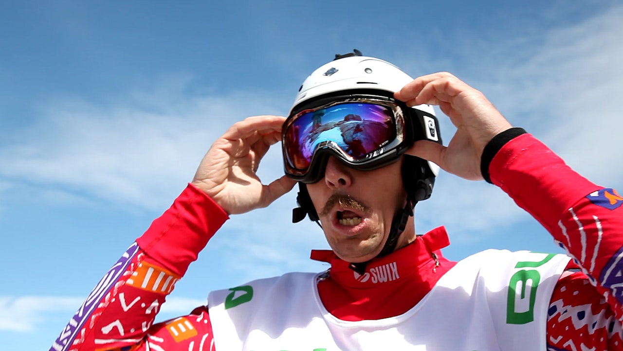 SVÆRT KLAR: Ingenting kan gå galt når Kjetil Isaksen setter utfor Horgi med smurte diesel-ski, nyfrisert bart og VM-dress fra 97. Foto: Christian Nerdrum SVÆRT KLAR: Ingenting kan gå galt når Kjetil Isaksen setter utfor Horgi med smurte diesel-ski, nyfrisert bart og VM-dress fra 97. Foto: Christian Nerdrum