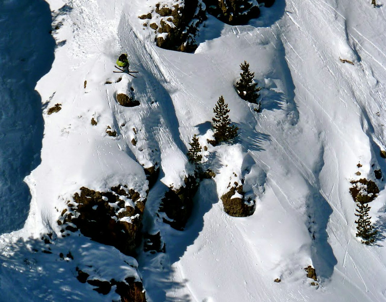 SNURR: Adam Widén drar en 360 i Serre Chevalier. Foto: Wille Lindberg. SNURR: Adam Widén drar en 360 i Serre Chevalier. Foto: Wille Lindberg.