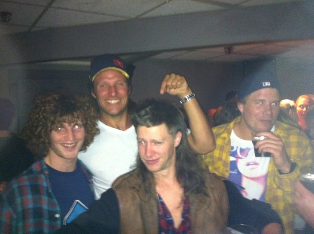 FIRE VERDENSCUPKJØRERE: Hårfine typer som Torgrim Vole (til venstre) og Åsmund Thorsen (i midten) kjører Freeride World Tour i vinter. Capskledde typer som Aksel Lund Svindal og Kjetil Jansrud kjører verdenscup i de alpine grenene. Alle fire møttes på Fri Flyt Film Tour på Rockefeller lørdag. Foto: Espen Kristiansen. FIRE VERDENSCUPKJØRERE: Hårfine typer som Torgrim Vole (til venstre) og Åsmund Thorsen (i midten) kjører Freeride World Tour i vinter. Capskledde typer som Aksel Lund Svindal og Kjetil Jansrud kjører verdenscup i de alpine grenene. Alle fire møttes på Fri Flyt Film Tour på Rockefeller lørdag. Foto: Espen Kristiansen.