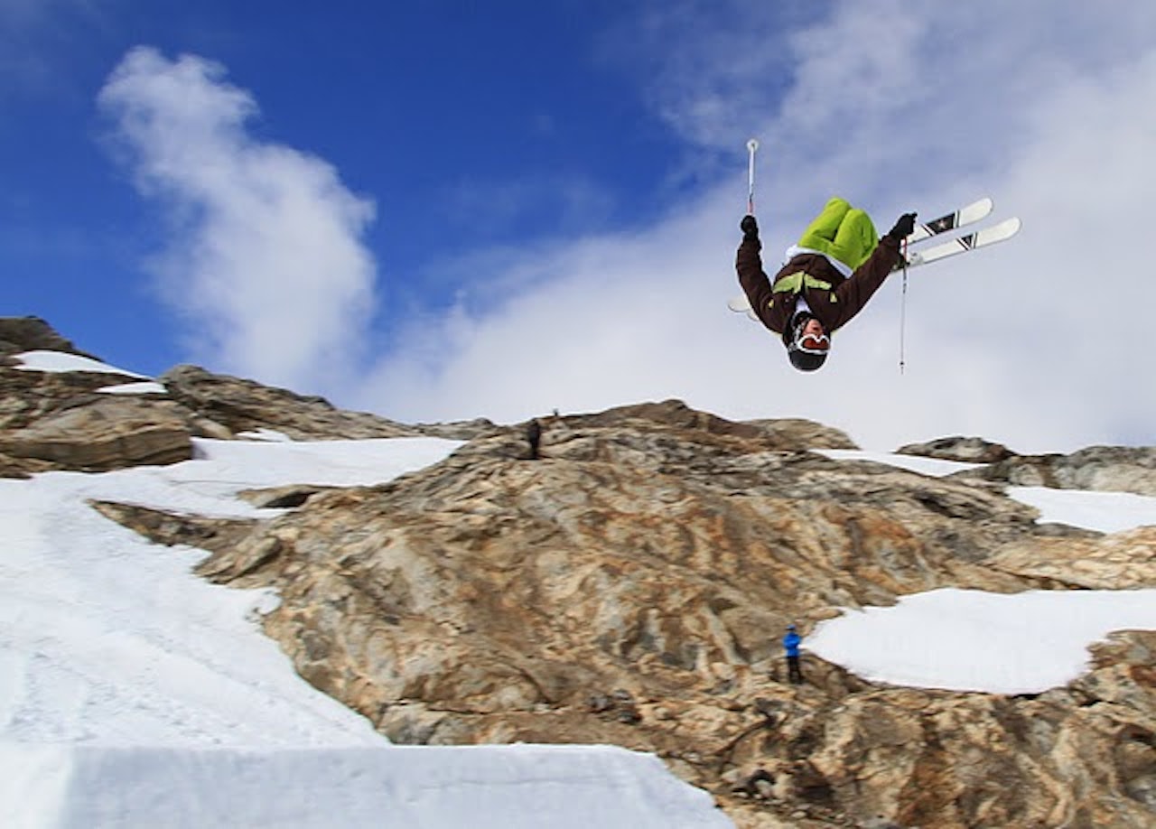 HARDT VÆR: Folgefonn Sommerskisenter må skrape sammen kapital, ellers blir det lite jibbing på Fonna neste sommer. Foto: Jan Petter Svendal HARDT VÆR: Folgefonn Sommerskisenter må skrape sammen kapital, ellers blir det lite jibbing på Fonna neste sommer. Foto: Jan Petter Svendal