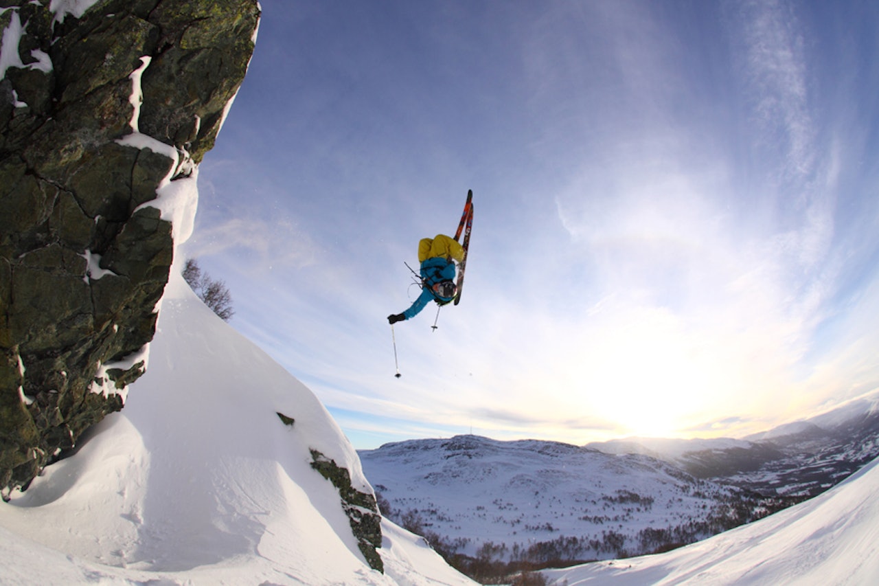 BACKFLIP JAPAN: Selv om denne flippen er knipsa i Norge, gjør Eirik Finseth omtrent det samme også i Japan. Med japangrab. Foto: Tore Meirik BACKFLIP JAPAN: Selv om denne flippen er knipsa i Norge, gjør Eirik Finseth omtrent det samme også i Japan. Med japangrab. Foto: Tore Meirik
