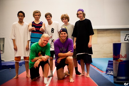 GLOVARMT: Tanner Hall og PK Hunder i front. Fem trampolinevinnere bak. Foto: Olav Stubberud GLOVARMT: Tanner Hall og PK Hunder i front. Fem trampolinevinnere bak. Foto: Olav Stubberud