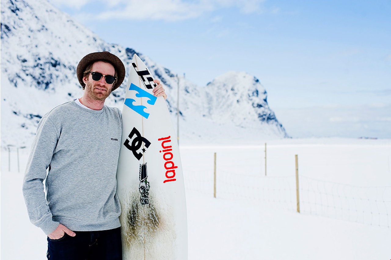 UT PÅ TOKT: Norgesmester i surf, Jonas Paulsen får med seg lillebror Kristoffer og åtte andre surfere til å forsvare Norges flagg i Irland. Bilde: Øystein Kvanneid UT PÅ TOKT: Norgesmester i surf, Jonas Paulsen får med seg lillebror Kristoffer og åtte andre surfere til å forsvare Norges flagg i Irland. Bilde: Øystein Kvanneid