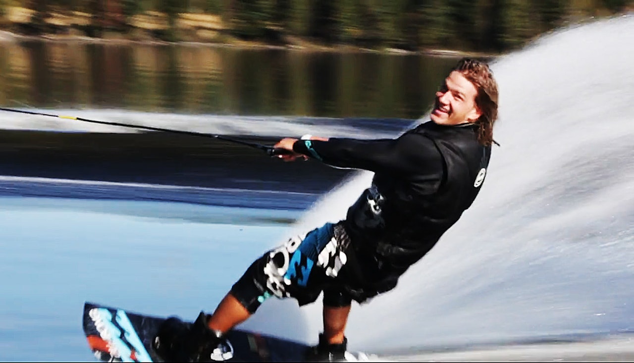 SOLEKLAR: Odd Roar Solerød er ikke snau. Det synes ikke Billabong heller, som sponser vestfoldingen for hans talenter innen både wakeboarding og snowboarding. SOLEKLAR: Odd Roar Solerød er ikke snau. Det synes ikke Billabong heller, som sponser vestfoldingen for hans talenter innen både wakeboarding og snowboarding.