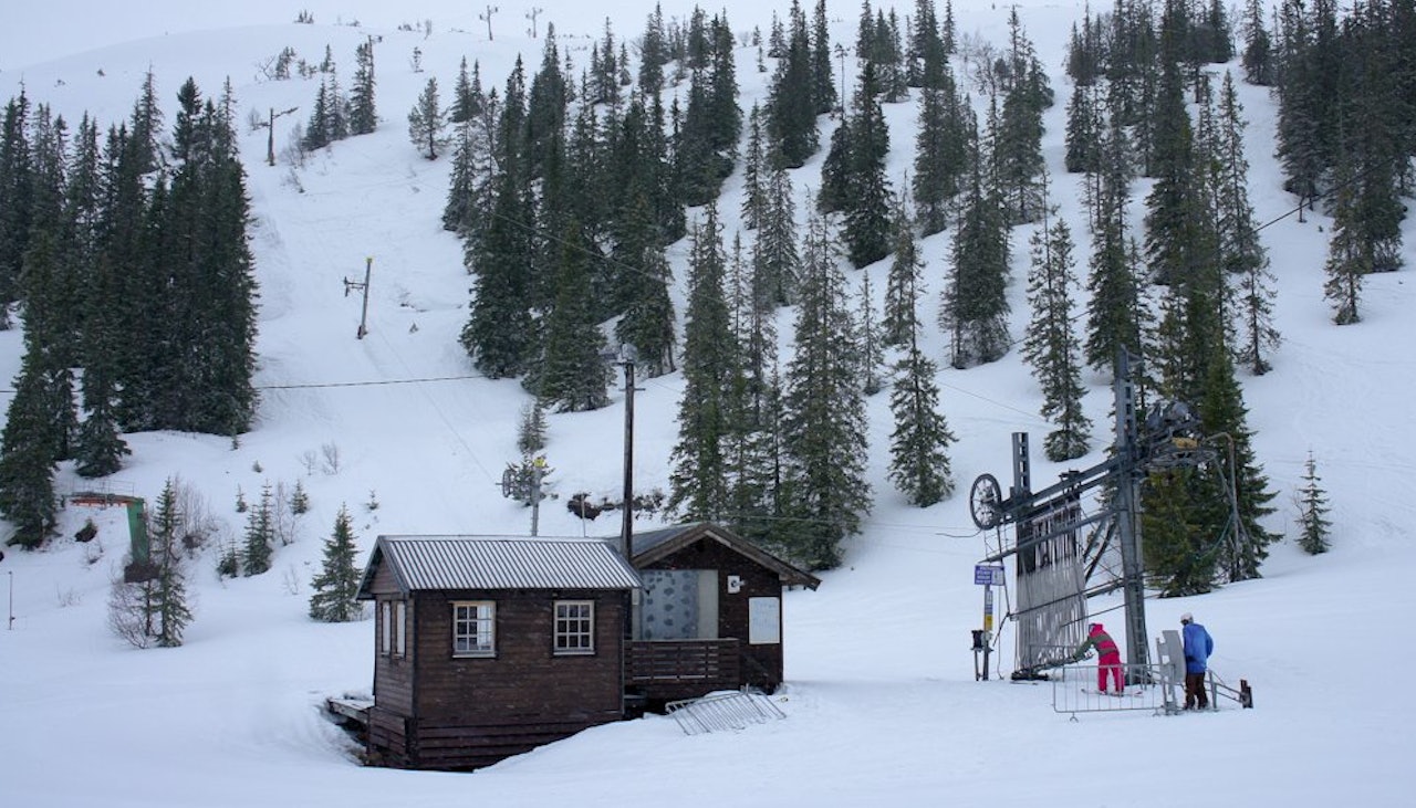 BYTTES UT: Dette er den gamle toppheisen som nå byttes ut med en spiltter ny t-krok. Foto: Flickr. BYTTES UT: Dette er den gamle toppheisen som nå byttes ut med en spiltter ny t-krok. Foto: Flickr.