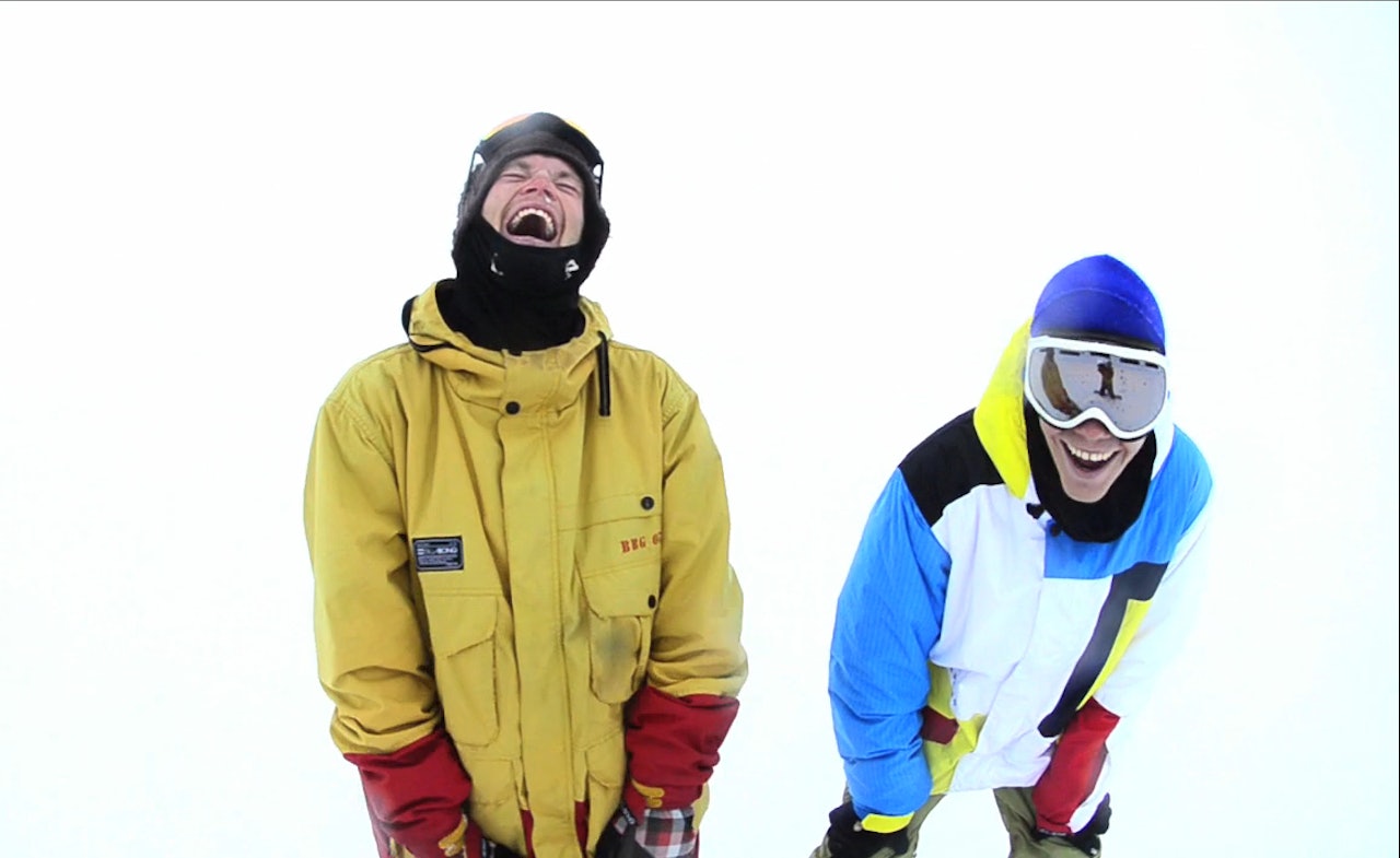 GODT HUMØR: Karene lar ikke dårlig sikt og trist vær ødelegge stemninga. GODT HUMØR: Karene lar ikke dårlig sikt og trist vær ødelegge stemninga.