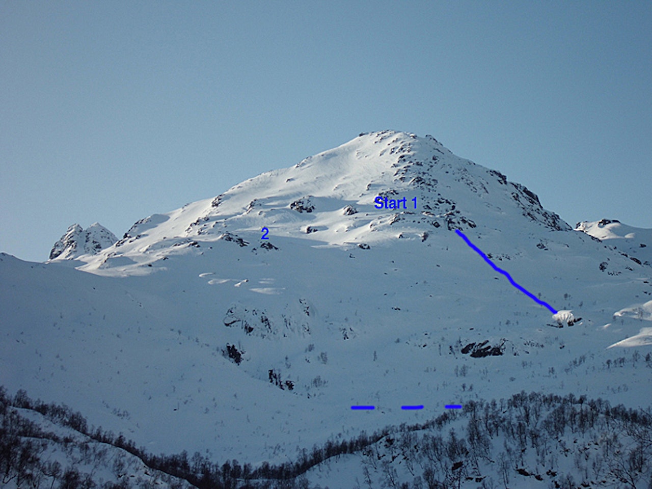 KVALIFISERING: I denne fjellsida ble kvalifiseringen til Lofoten Freeride 2012 kjørt i dag – i ganske andre værforhold enn på bilde.