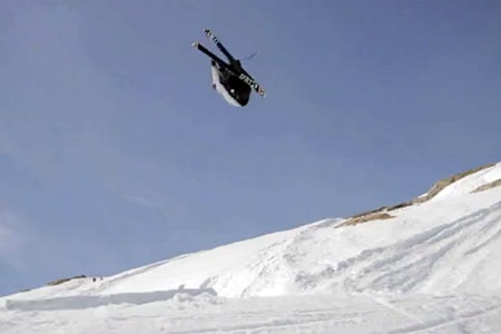 BRÅTEN SAFE-TY: Heldigvis gjør Øystein Bråten en switch dobbel rodeo med safetygrab i filmen, sånn at vi kan spille på det gamle flyselskapet Braathens SAFE i bildetittelen. BRÅTEN SAFE-TY: Heldigvis gjør Øystein Bråten en switch dobbel rodeo med safetygrab i filmen, sånn at vi kan spille på det gamle flyselskapet Braathens SAFE i bildetittelen.