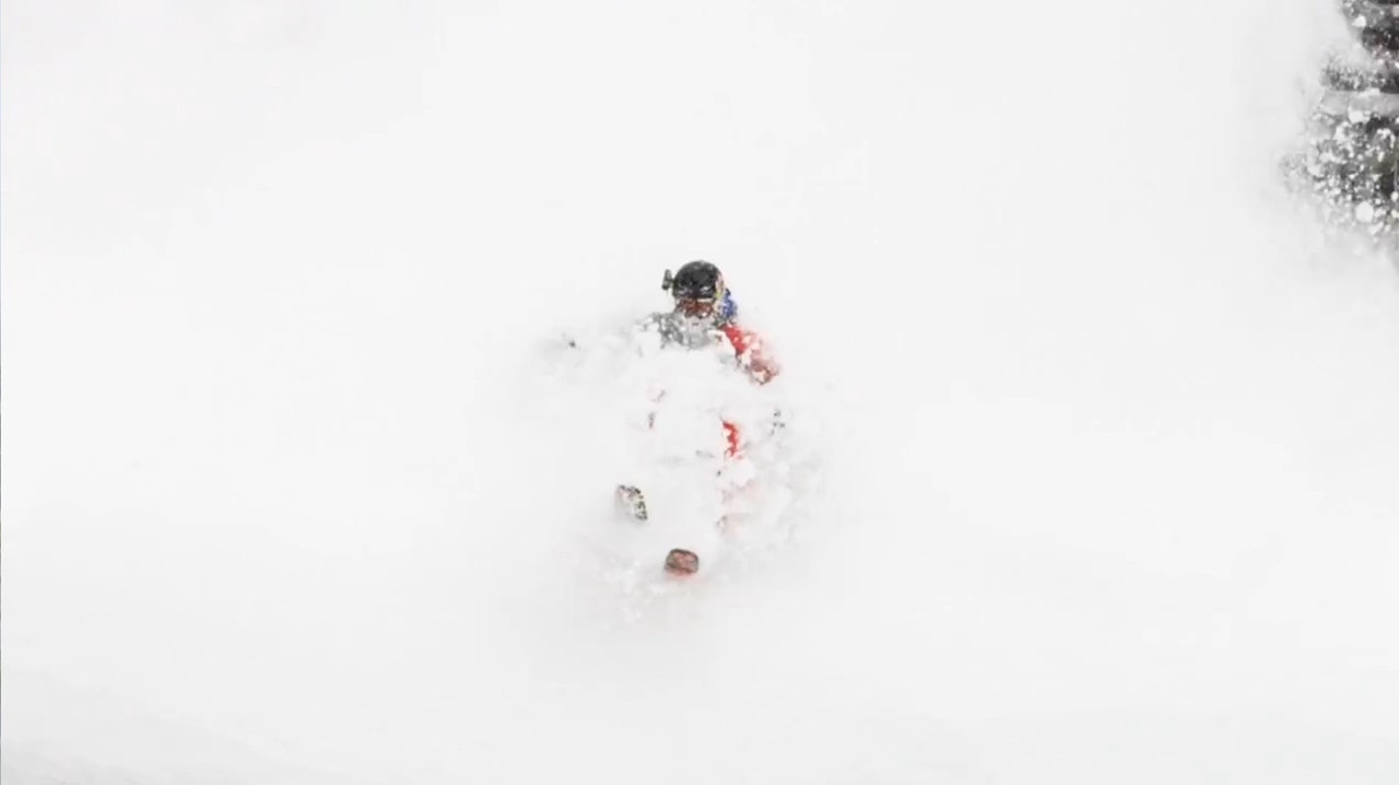 POWDERLAND: Riley Leboe spiser snø i Japan POWDERLAND: Riley Leboe spiser snø i Japan