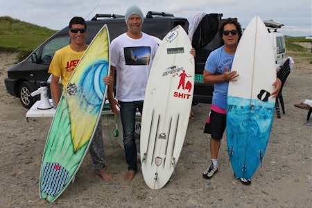 PALLEN: Kaela Naluai , Thiago Luna og Jan Erik Jensen. Foto: Jæren Boardriders. PALLEN: Kaela Naluai , Thiago Luna og Jan Erik Jensen. Foto: Jæren Boardriders.