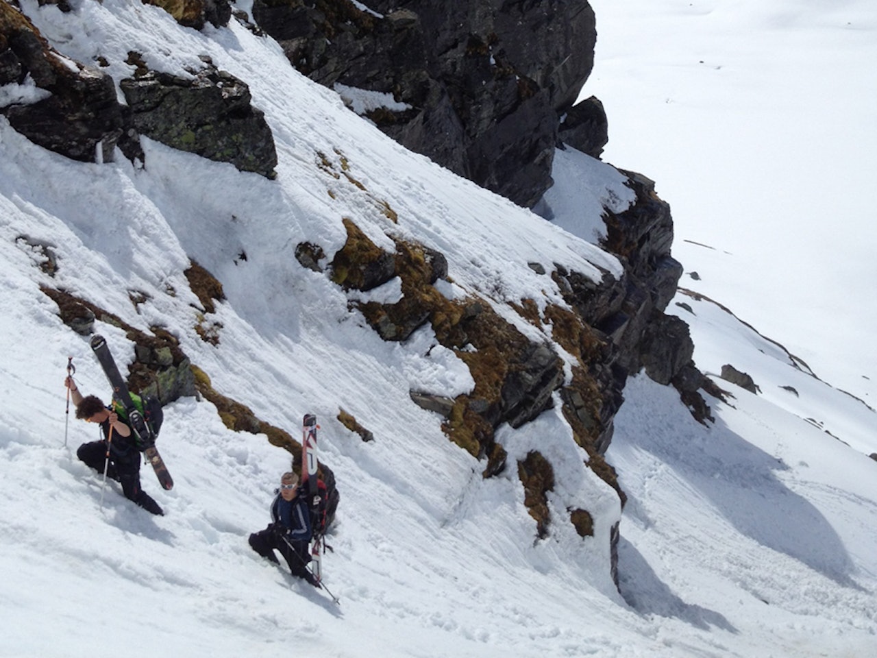 PÅ VEI OPP: Karene på vei opp til den navnløse toppen på 1665 moh. Foto: Asbjørn Berge