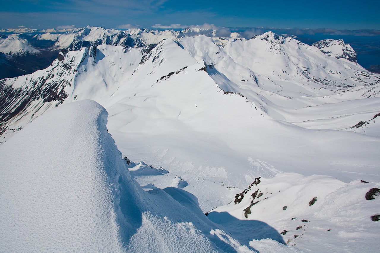 BRA FØRE: Snøen holder seg fin i nord- og østvendte heng på Sunnmøre! Foto: Håvard Myklebust BRA FØRE: Snøen holder seg fin i nord- og østvendte heng på Sunnmøre! Foto: Håvard Myklebust