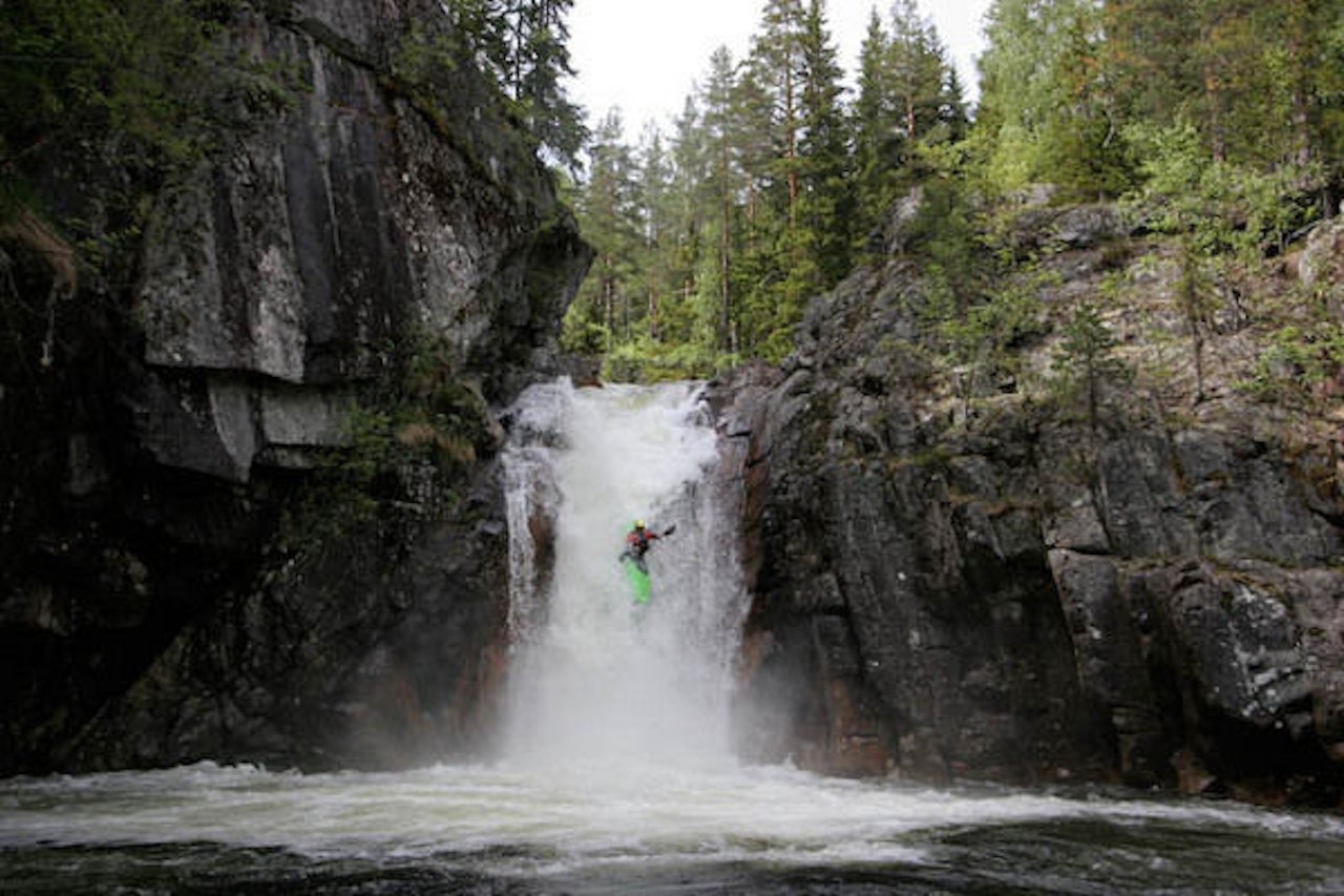 EIDSÅA: En av de cleaneste fossene i Norge finner du i Eidsåa i Buskerud. Sjekk filmen! EIDSÅA: En av de cleaneste fossene i Norge finner du i Eidsåa i Buskerud. Sjekk filmen!