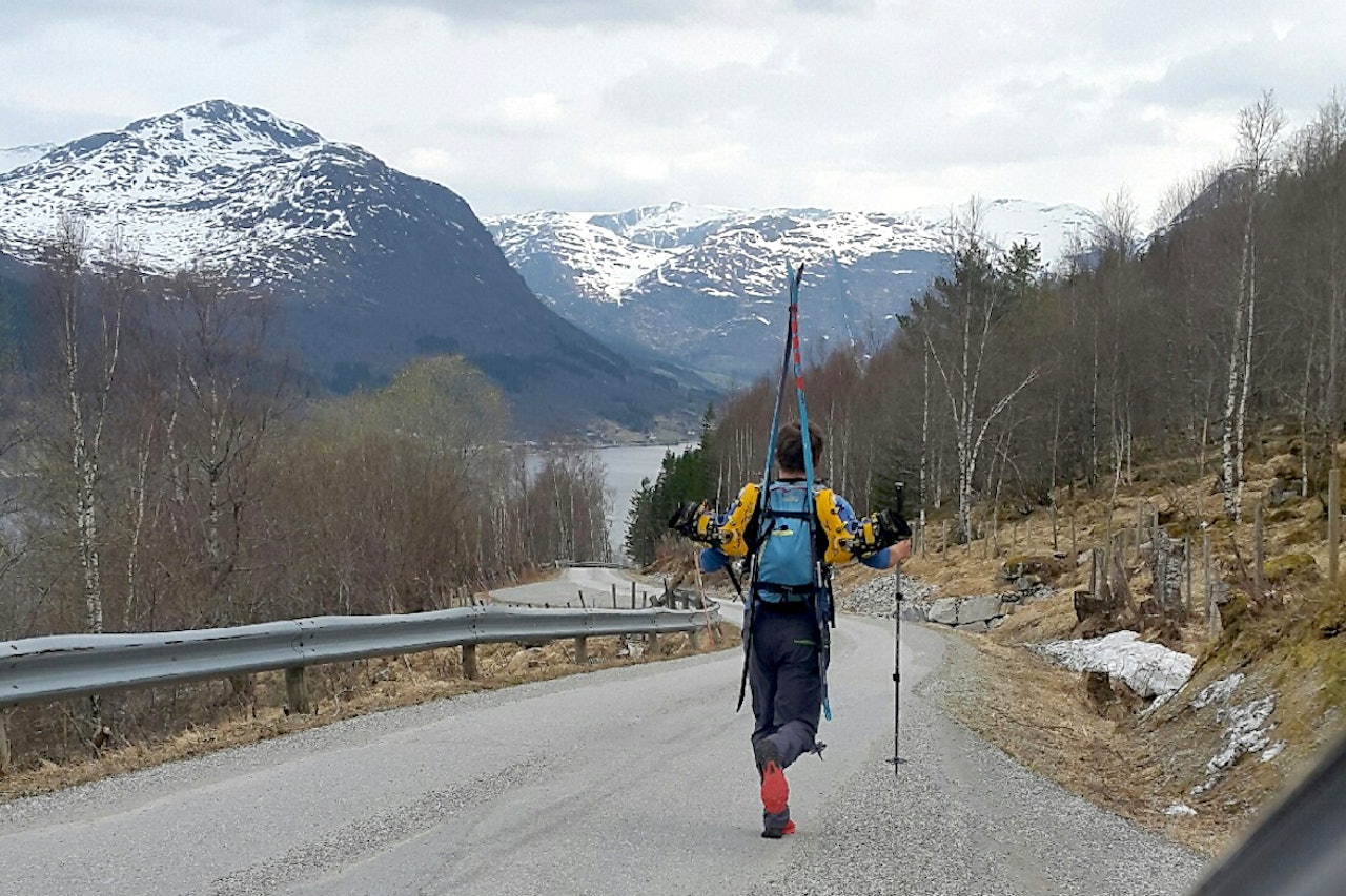 Sju mil og 4500 høydemeter på 14 timer og 19 minutter ble fasiten på Jølstravatnet Rundt denne uka. Foto: Øyvind Holsen Foss