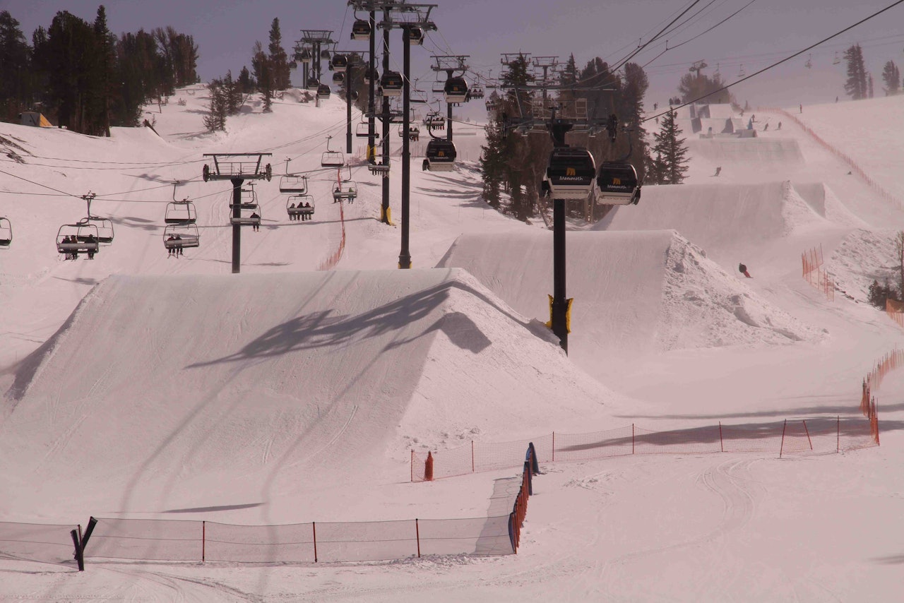 VINDEN TAR: Den ellers flotte hopprekka i coursen er godt påvirket av sterk vind. Foto: Chritoffer Frankum VINDEN TAR: Den ellers flotte hopprekka i coursen er godt påvirket av sterk vind. Foto: Chritoffer Frankum