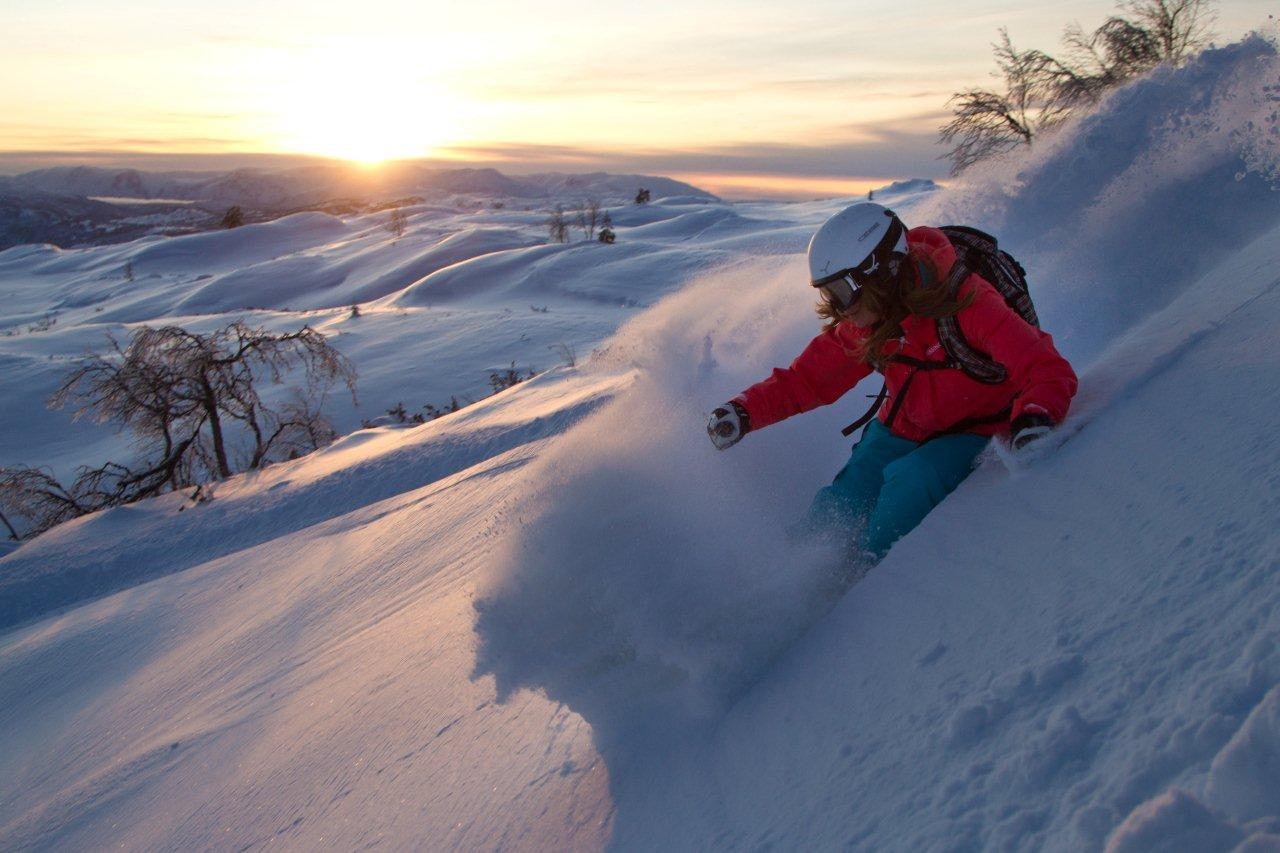LYKKE: Sogndal har fått masse snø, og endelig åpner heisen i både Sogndal og Sogn skisenter! Pia Nic Gundersen fikk en prøvesmak i Sogn skisenter denne uka. Foto: Sindre Kinnerød