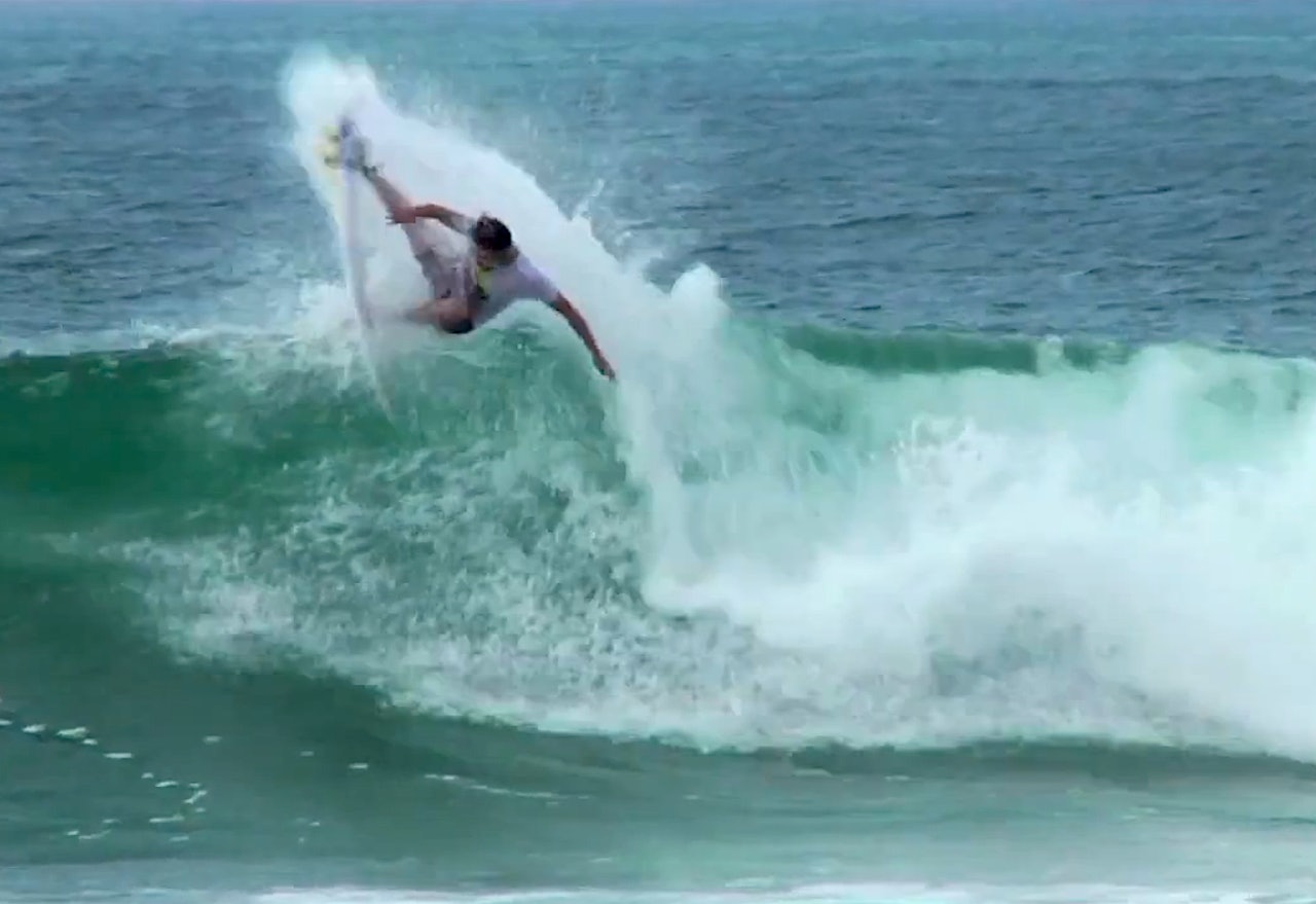 UNDERHOLDENE: Dane Reynolds har en kompromissløs stil i bølgene. UNDERHOLDENE: Dane Reynolds har en kompromissløs stil i bølgene.