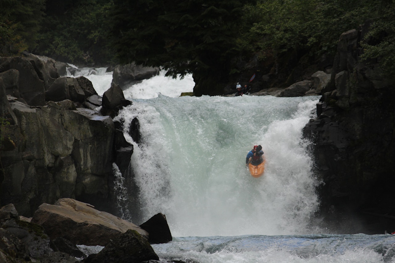 FOSSEMANNEN: Mathias i aksjon på Callaghan creek. Foto: Evan Garcia. FOSSEMANNEN: Mathias i aksjon på Callaghan creek. Foto: Evan Garcia.