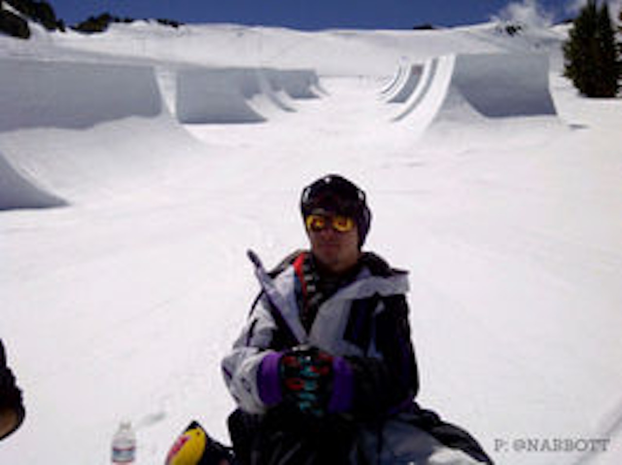 "ØDELAGT" PIPE: Simon Dumont foran spesial-halfpipen. Foto: Nate Abbott "ØDELAGT" PIPE: Simon Dumont foran spesial-halfpipen. Foto: Nate Abbott