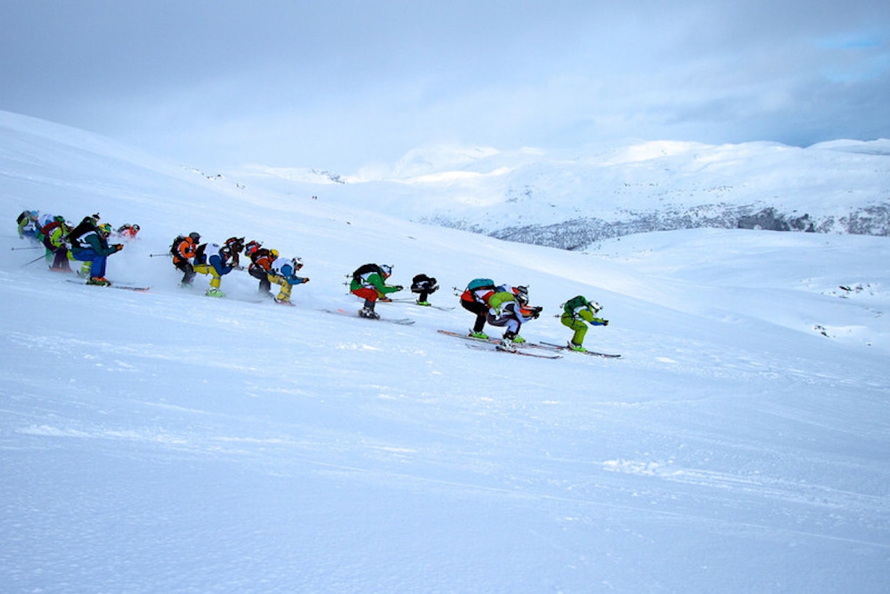 HOCKEYPULVER: Det er ikke noe annet enn hockey som gjelder i kinesisk utfor, og ned Tystigen går det garantert unna! Foto: Fjellsportfestivalen. HOCKEYPULVER: Det er ikke noe annet enn hockey som gjelder i kinesisk utfor, og ned Tystigen går det garantert unna! Foto: Fjellsportfestivalen.