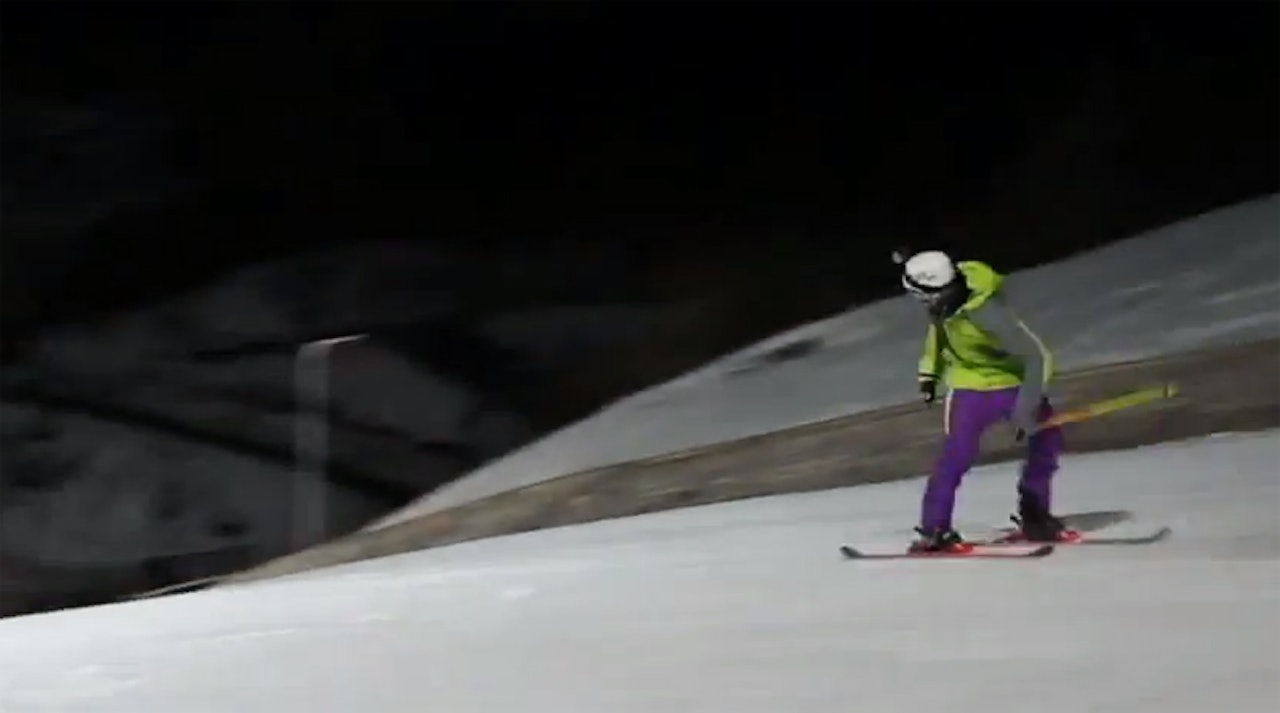 BACKEREKORD: Her er det like før Anders Backe, for anlendingen med trang bukse, setter verdensrekord i Vikersund! BACKEREKORD: Her er det like før Anders Backe, for anlendingen med trang bukse, setter verdensrekord i Vikersund!