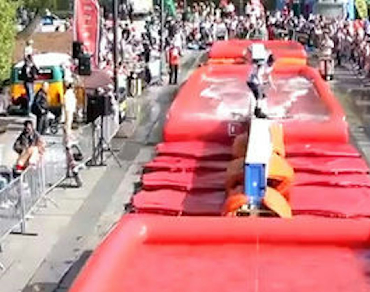 VANN I BASSENG: Hello, this is Aker Brygge VANN I BASSENG: Hello, this is Aker Brygge