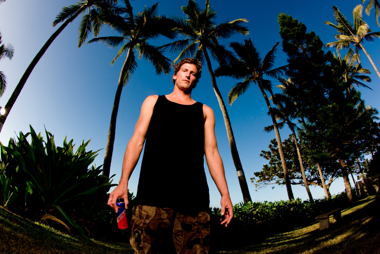 FÅR SURFE: Lillebroren til Andy Irons, Bruce, får surfe monsterswellet på Tahiti. Foto: (c) Brian Bielmann/Red Bull Content Pool FÅR SURFE: Lillebroren til Andy Irons, Bruce, får surfe monsterswellet på Tahiti. Foto: (c) Brian Bielmann/Red Bull Content Pool