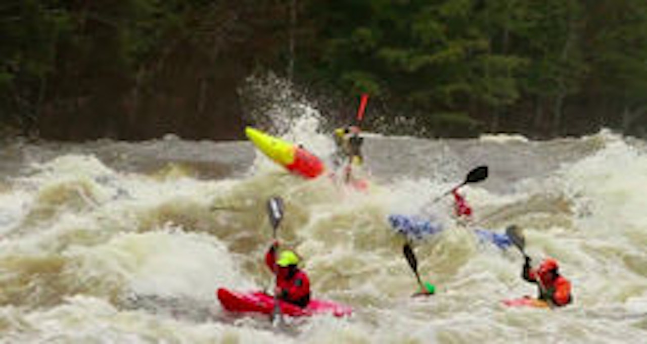 FOLKSOMT: Boatercross er nokså spektakulært. FOLKSOMT: Boatercross er nokså spektakulært.