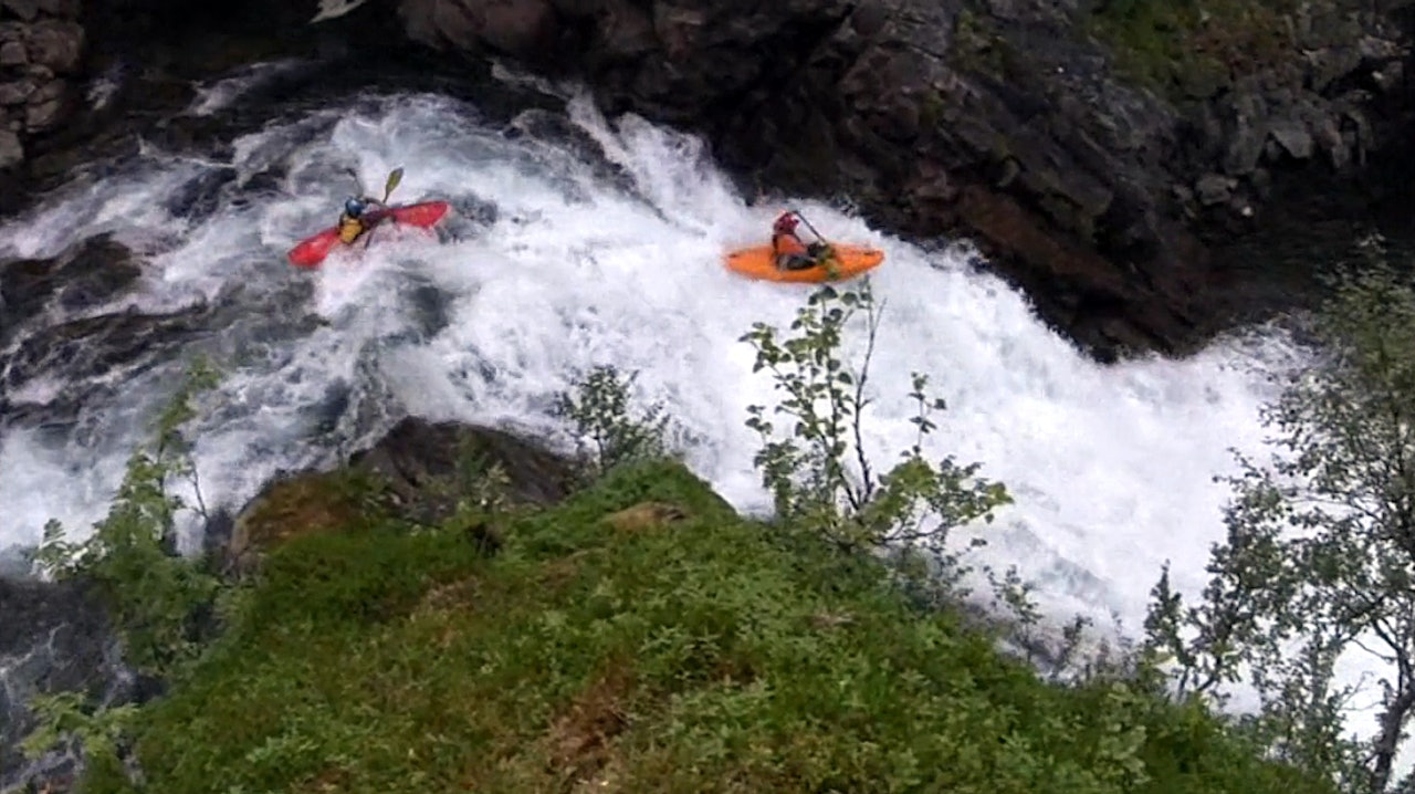 BRATTE ELVER: Både brattpadling og freestylepadling i filmene til Kristian. BRATTE ELVER: Både brattpadling og freestylepadling i filmene til Kristian.