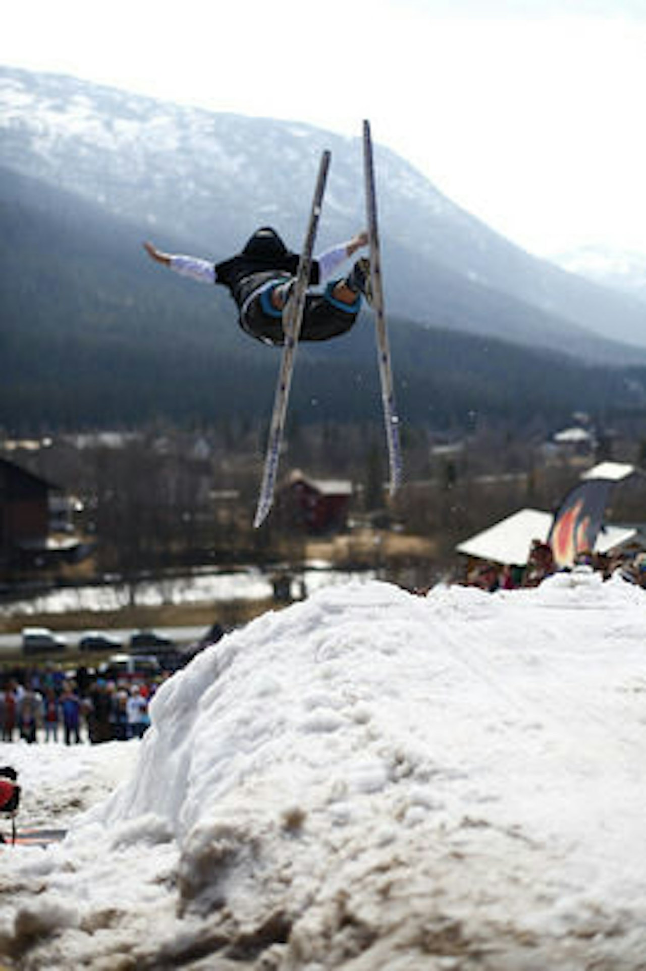 SJØLVESTE: Christoffer Bjerkan smelte til med langrennsski. SJØLVESTE: Christoffer Bjerkan smelte til med langrennsski.