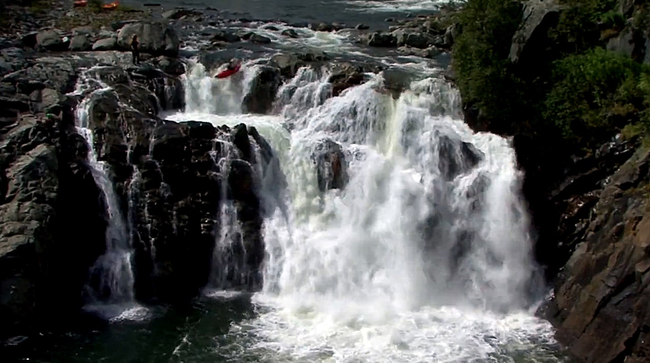 FET FOSS: Fra øvre del av Usteåni. FET FOSS: Fra øvre del av Usteåni.