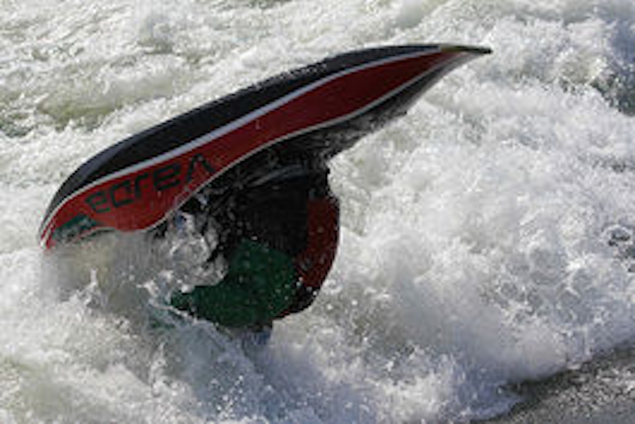 LOOP: Sindre Slålien gjør en feet loop (frontflip). LOOP: Sindre Slålien gjør en feet loop (frontflip).