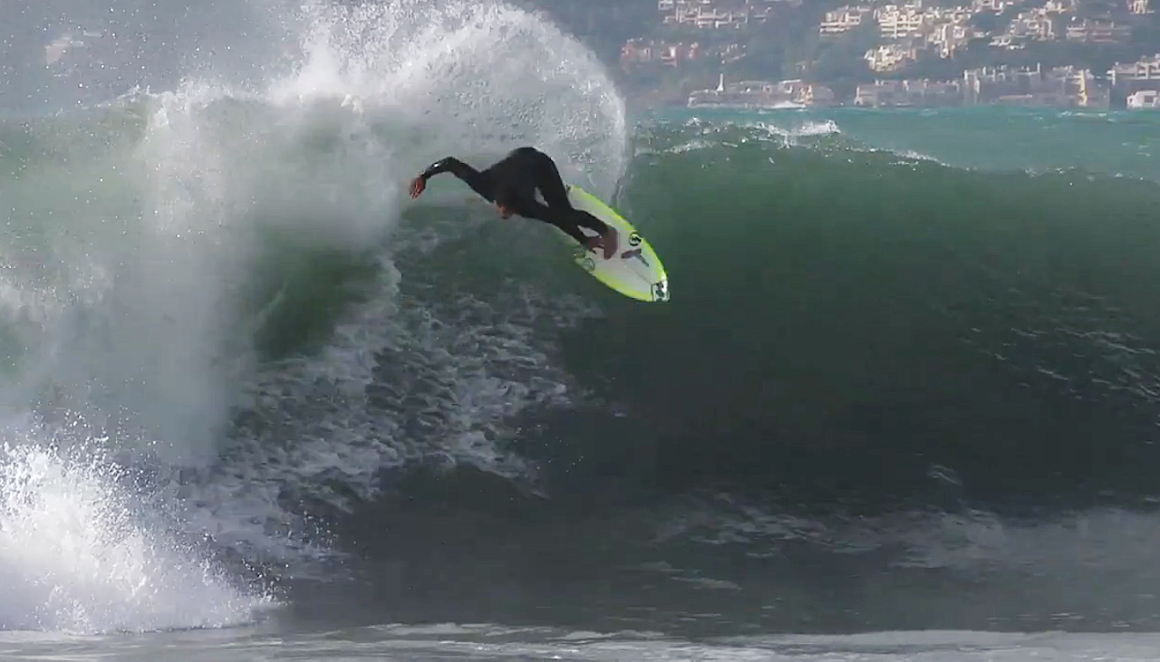 SURFMEKKA: Tro det eller ei, slike bølger treffer fra tid til annen kysten av skattemekkaet Monaco. SURFMEKKA: Tro det eller ei, slike bølger treffer fra tid til annen kysten av skattemekkaet Monaco.