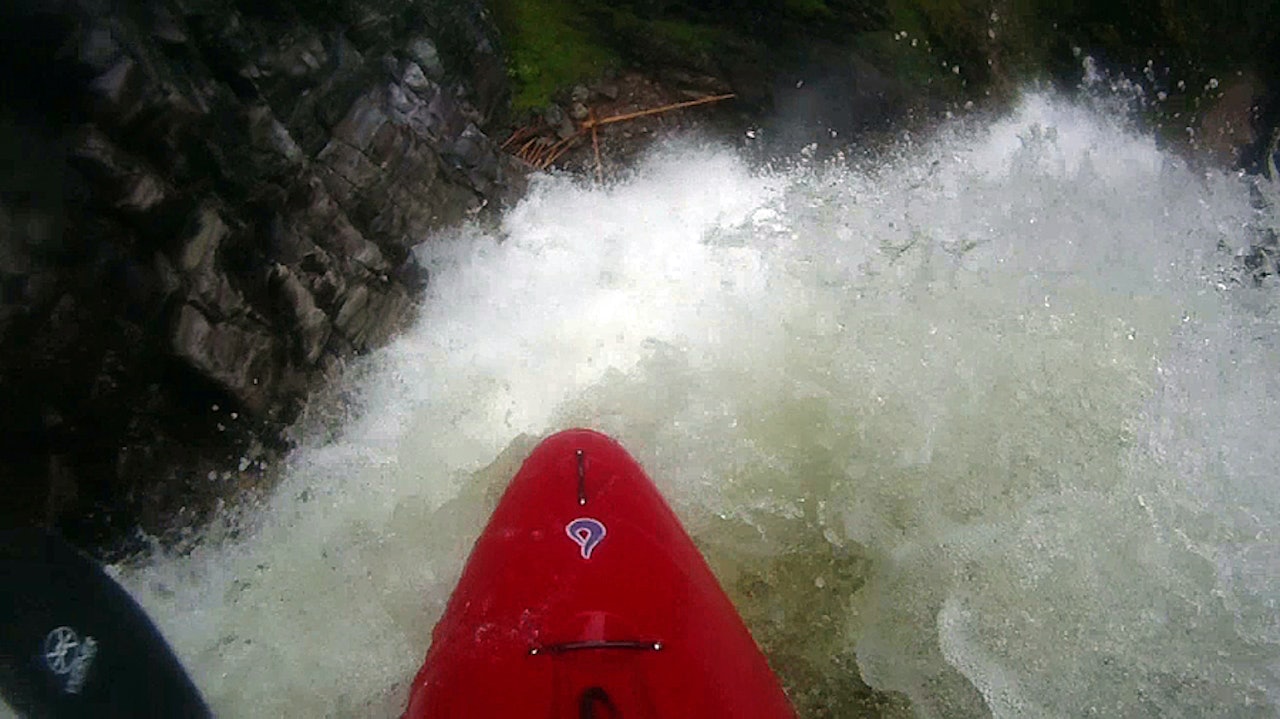 LANGT NED: Martin hadde skummel utsikt på tur utfor Tegningfallet. LANGT NED: Martin hadde skummel utsikt på tur utfor Tegningfallet.