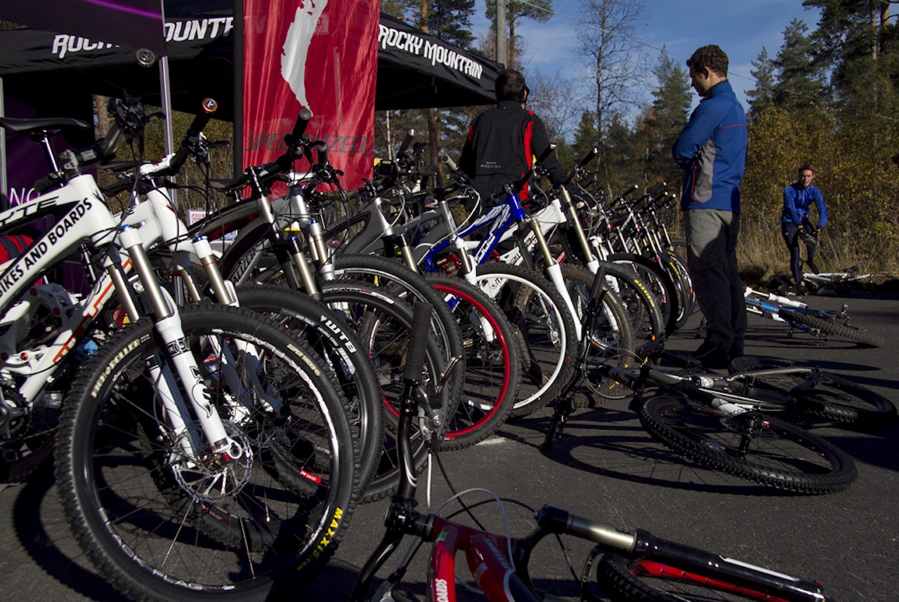 BAB Racing inviterer til høstens siste sykkeldemo i Østmarka, med 2012-lineup fra Specialized. BAB Racing inviterer til høstens siste sykkeldemo i Østmarka, med 2012-lineup fra Specialized.