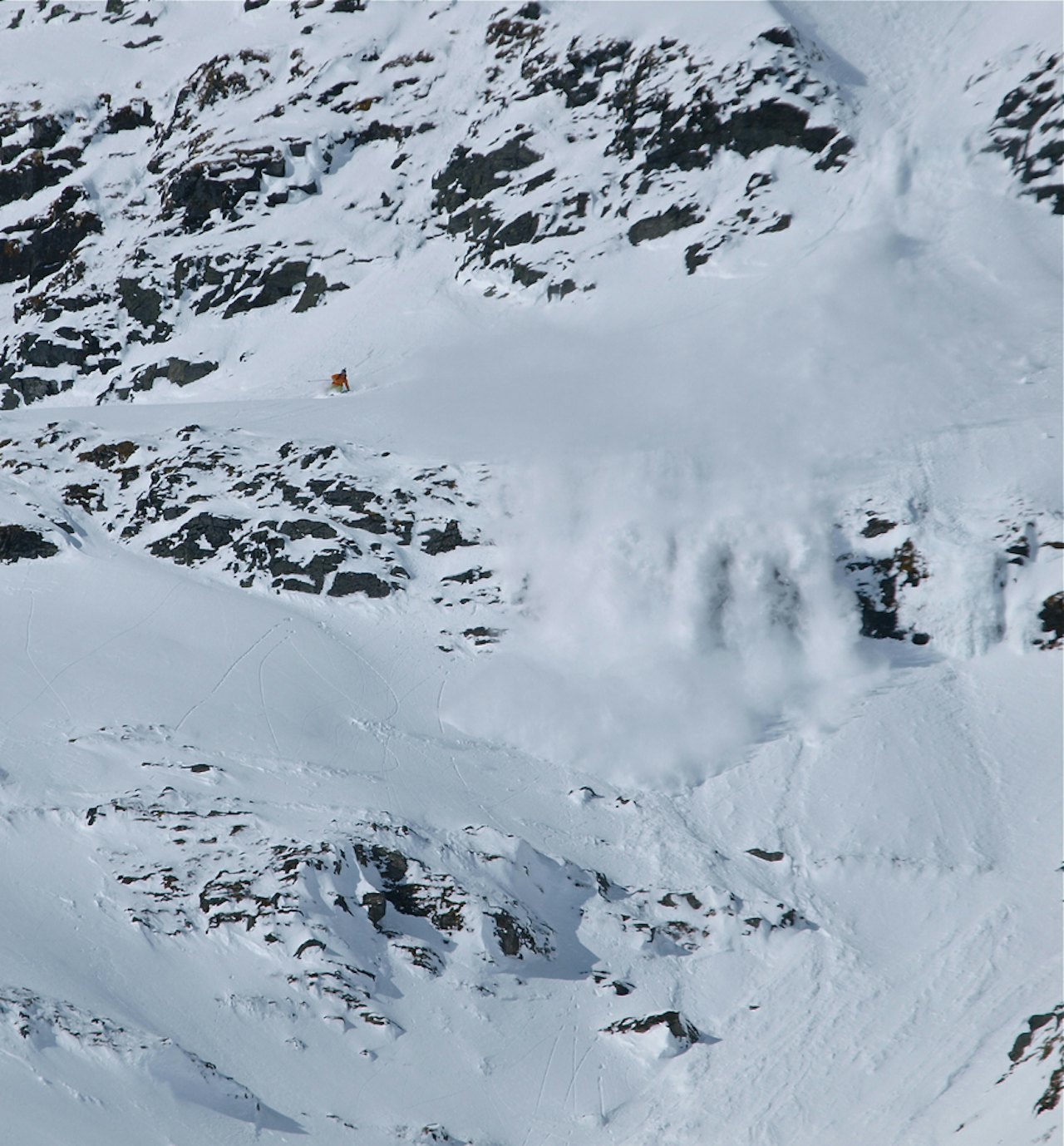 EKSPONERT: Prolaps er ei linje som ikke tillater mange feil. Førstenedkjører Cato Lægreid måtte håndtere dramatisk sluff, men kom seg ned med stilen i behold. Foto: Aadne Olsrud EKSPONERT: Prolaps er ei linje som ikke tillater mange feil. Førstenedkjører Cato Lægreid måtte håndtere dramatisk sluff, men kom seg ned med stilen i behold. Foto: Aadne Olsrud