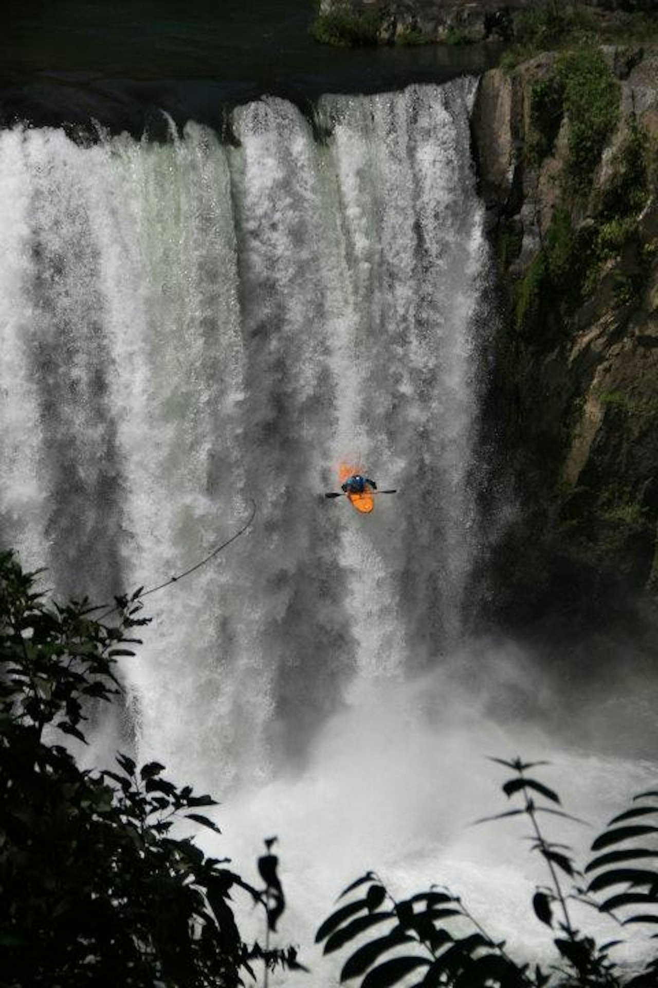 RTASS: Her padler Mathias Tomata 1 i Mexico (for fjerde gang eller noe sånt), og lander alt for flatt. Heldigvis gikk det bra med nesa som han allerede har knekt to ganger på ferieturen sin. Foto: Juan Antonio De Ugarte RTASS: Her padler Mathias Tomata 1 i Mexico (for fjerde gang eller noe sånt), og lander alt for flatt. Heldigvis gikk det bra med nesa som han allerede har knekt to ganger på ferieturen sin. Foto: Juan Antonio De Ugarte