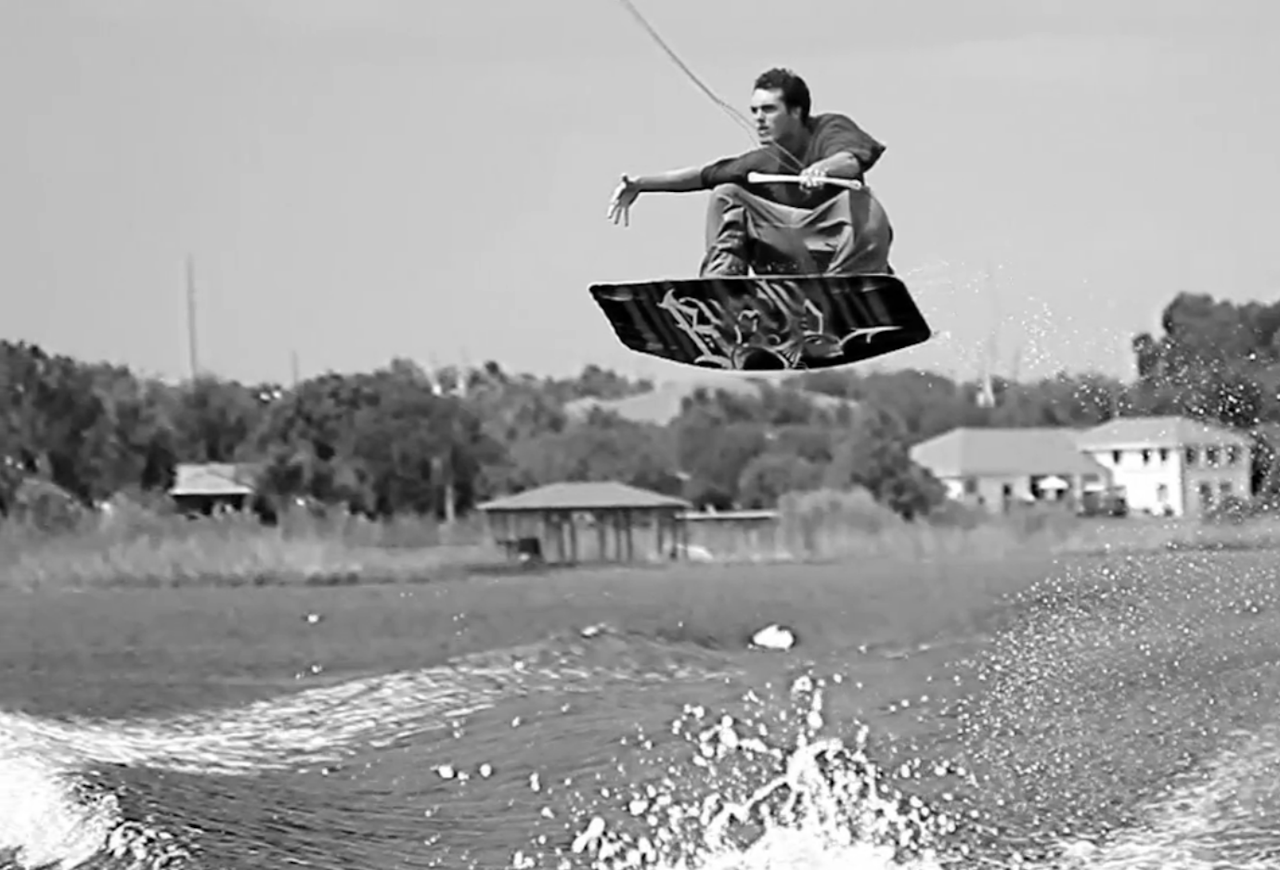 IKKE OPTIMALT: Dette kostymet kan ikke være lett å svømme med. IKKE OPTIMALT: Dette kostymet kan ikke være lett å svømme med.