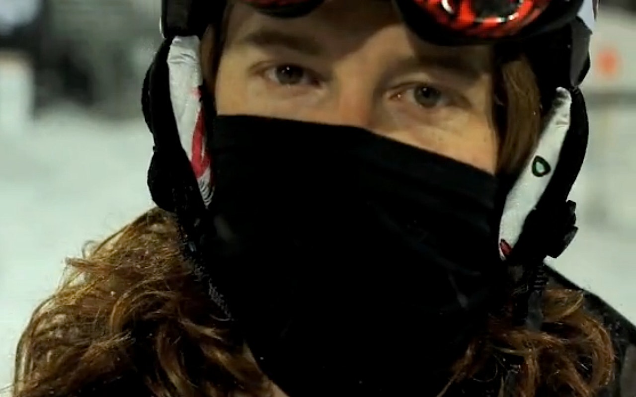 BLE FOR DYR: Shaun White kjører ikke med okser på hjelmen lengre. BLE FOR DYR: Shaun White kjører ikke med okser på hjelmen lengre.