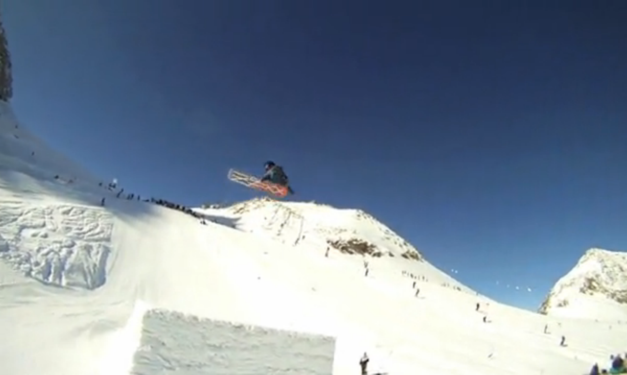 "FERIE": Sigurd Lindquist gjør i tillegg til denne superfete treeren, en backside 720 dobbel shifty du må få med deg. "FERIE": Sigurd Lindquist gjør i tillegg til denne superfete treeren, en backside 720 dobbel shifty du må få med deg.