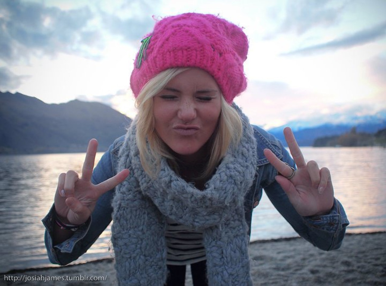 SJARMTROLL: Silje Norendal er et friskt pust inn i snowboardsporten, både i og utenfor parken. Foto: Josiah James SJARMTROLL: Silje Norendal er et friskt pust inn i snowboardsporten, både i og utenfor parken. Foto: Josiah James